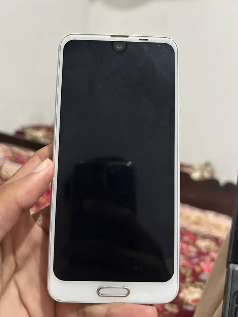 Sharp Aquos R2 1