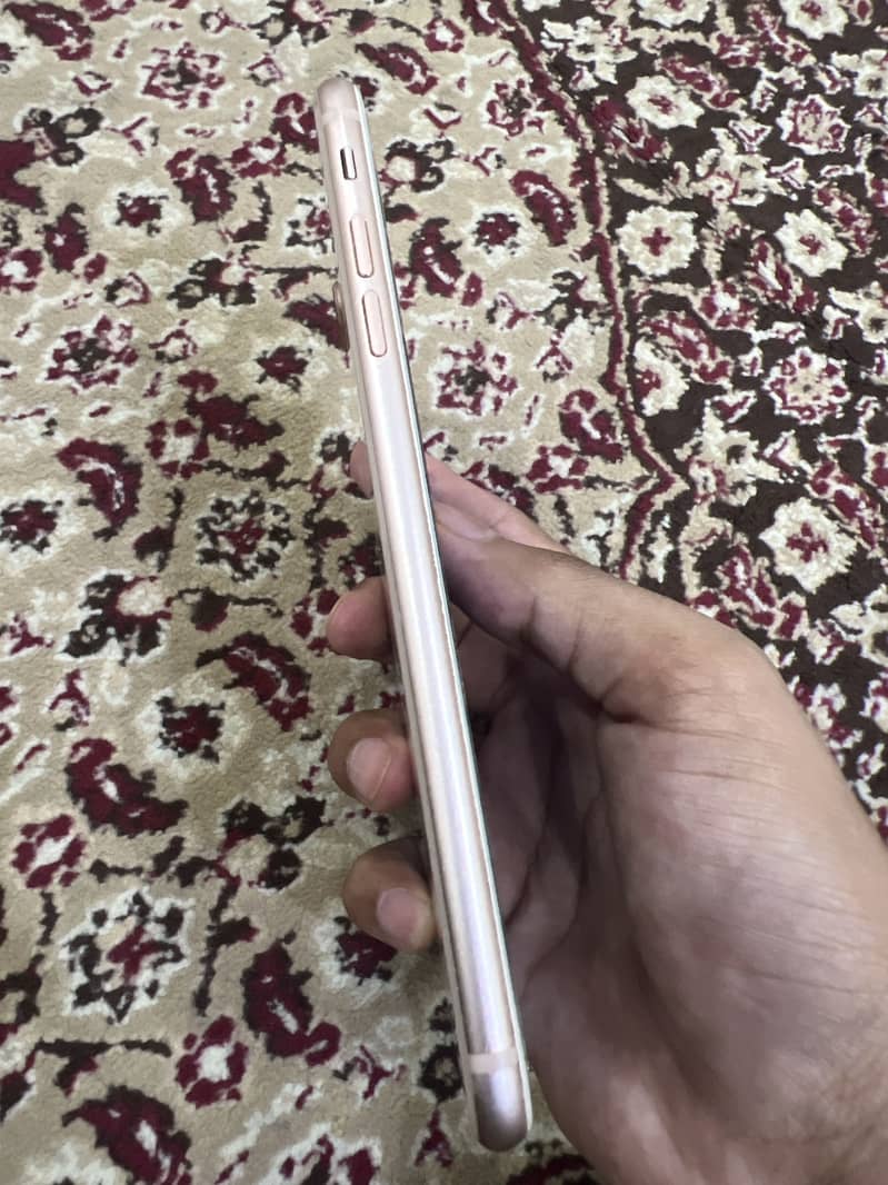 Apple iPhone 8 Plus 3