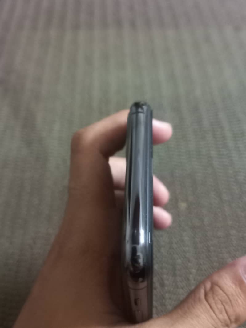 Apple iPhone 11 Pro Max 1