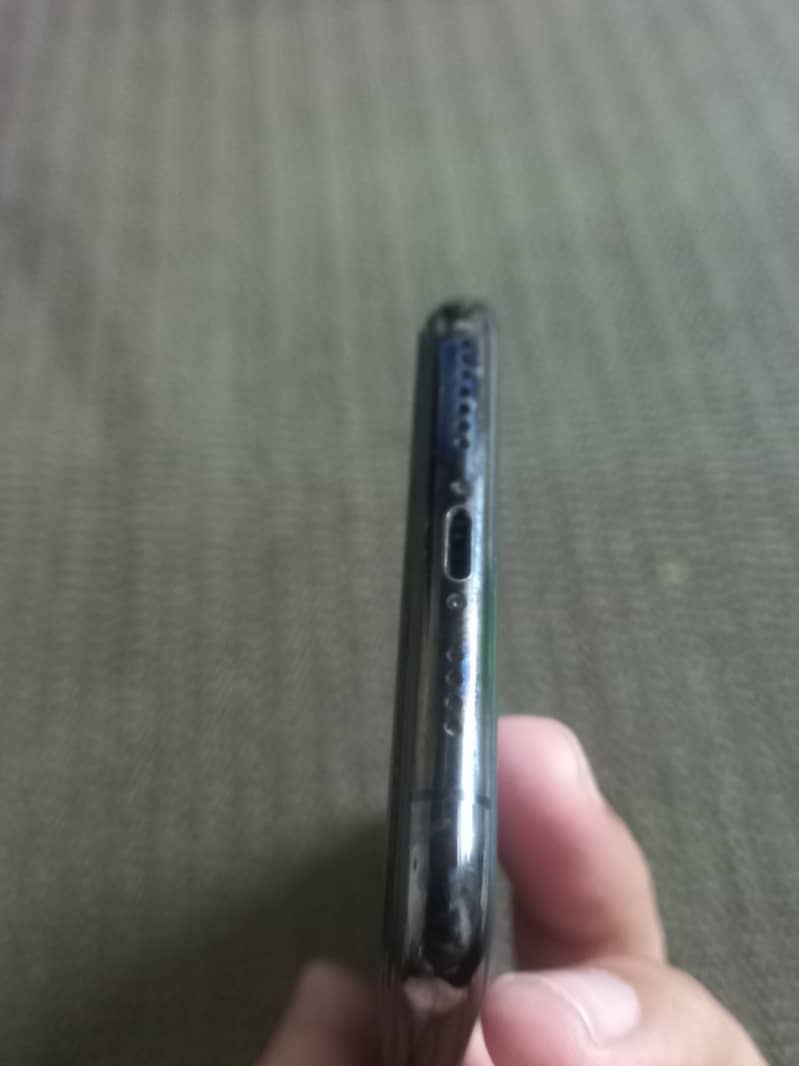 Apple iPhone 11 Pro Max 2