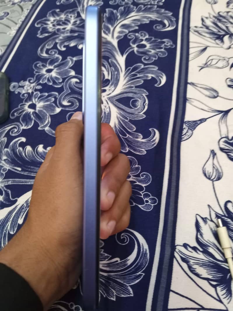Realme C85 0