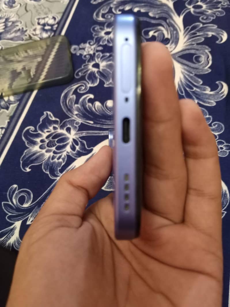Realme C85 4