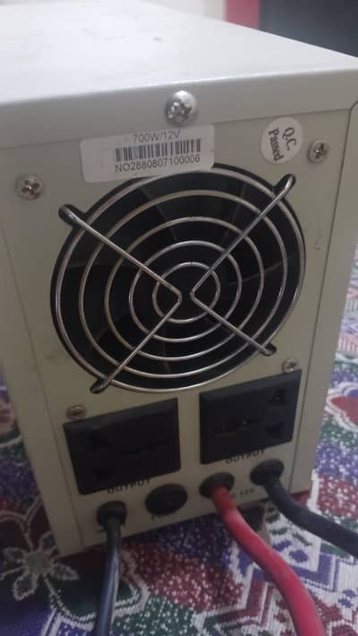 UPS 700W