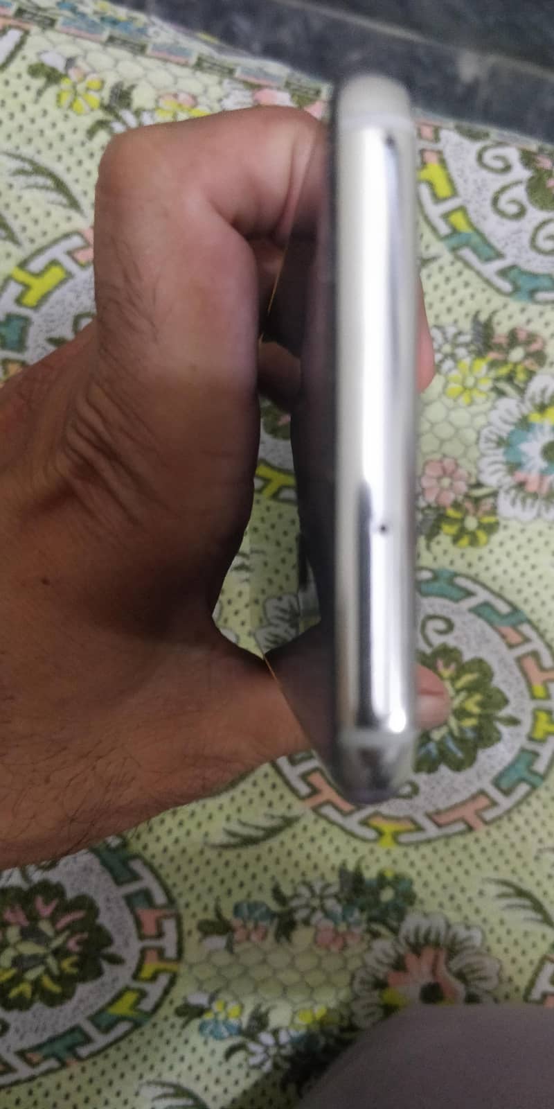 Samsung Mobile S8 Plus 3