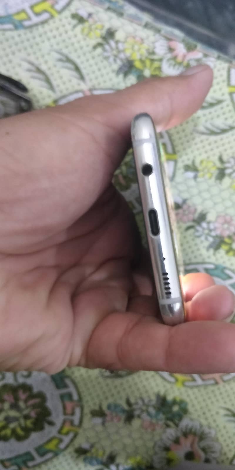 Samsung Mobile S8 Plus 4