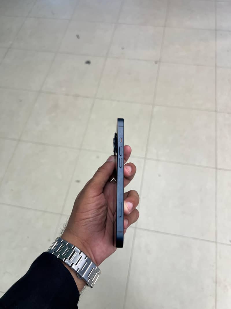 Apple iPhone 13 2