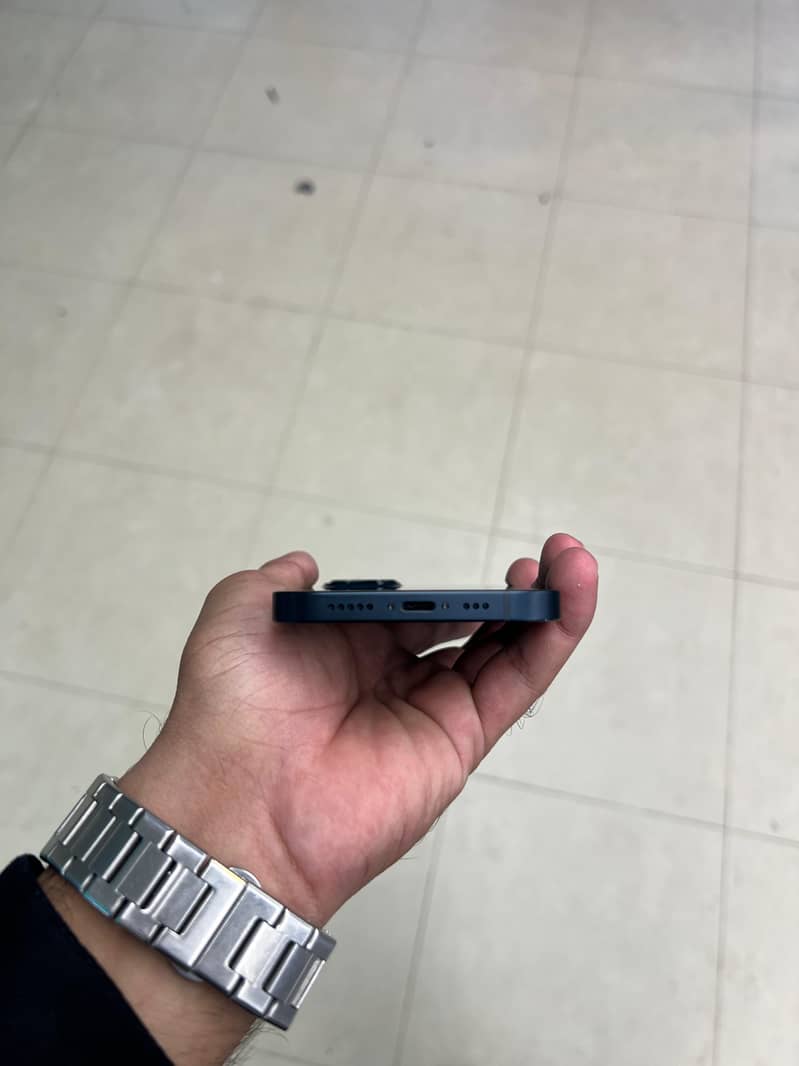 Apple iPhone 13 4