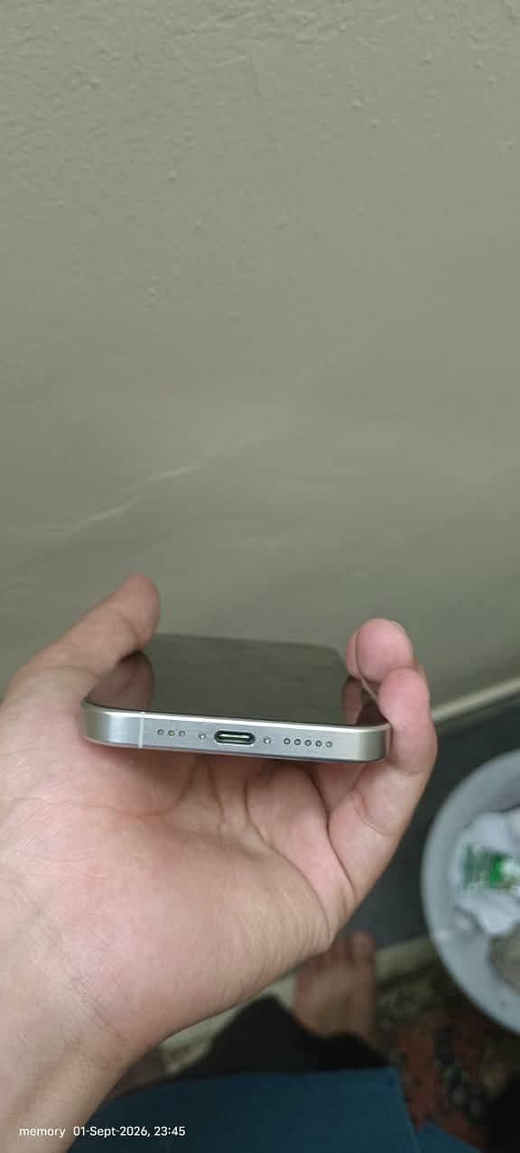Apple iPhone 15 Pro 2
