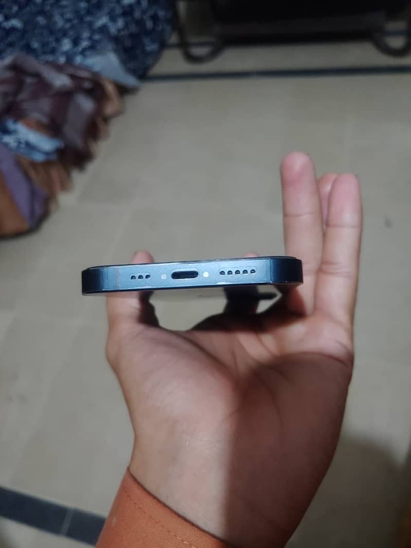Apple iPhone 13 6