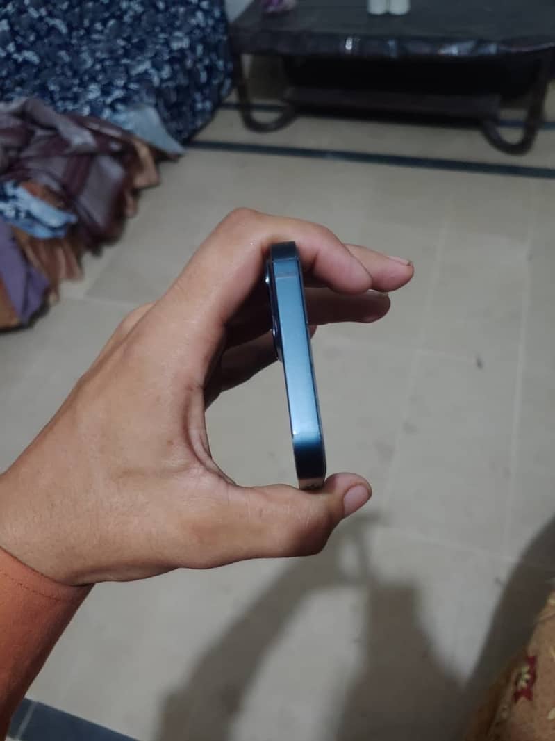 Apple iPhone 13 7