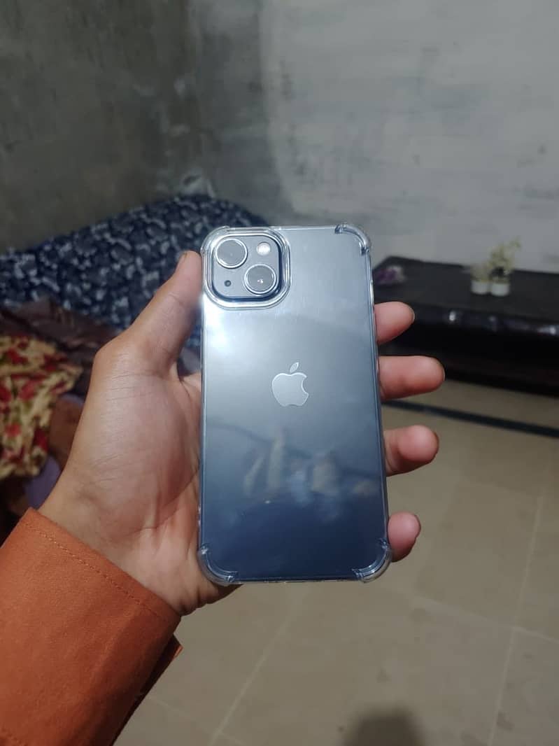 Apple iPhone 13 11