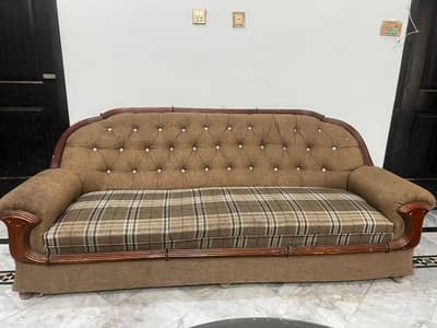 5 seater sofa set 3+1+1 in new condition