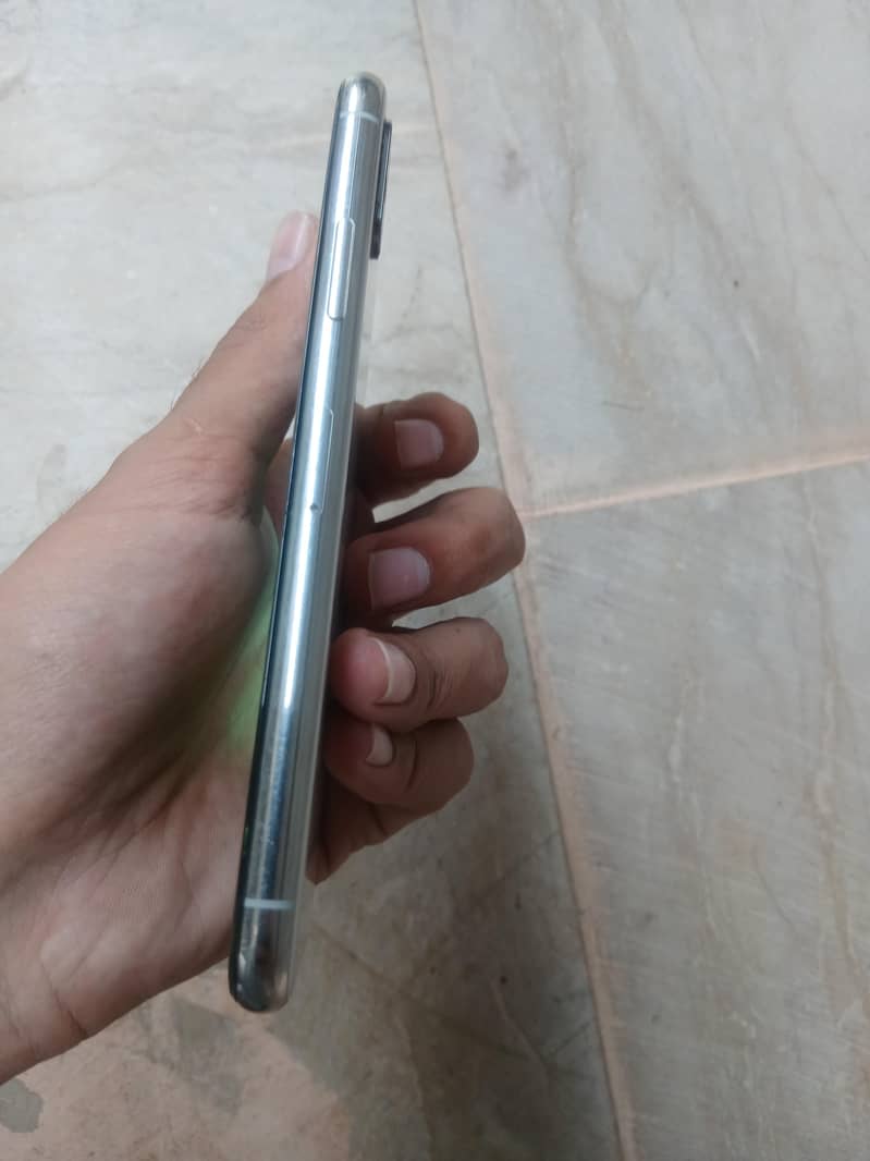Apple iPhone X 3