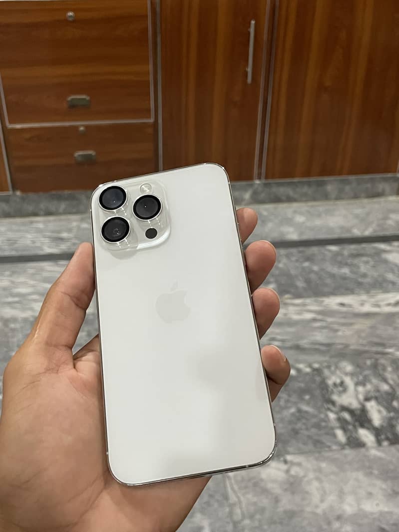 Apple iPhone 14 Pro Max 4