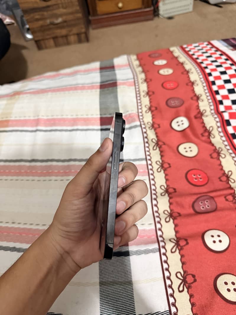 Apple iPhone 14 Pro 2