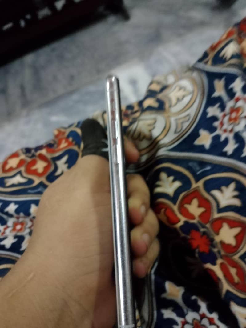 Apple iPhone 11 Pro 1