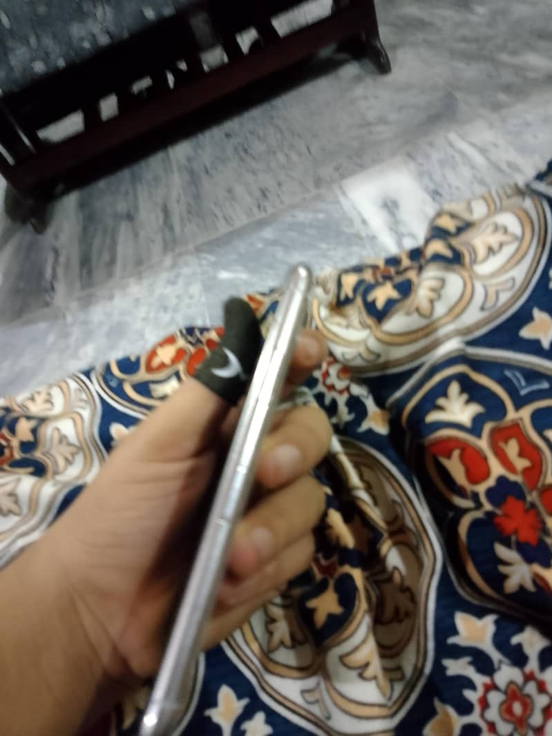 Apple iPhone 11 Pro 2
