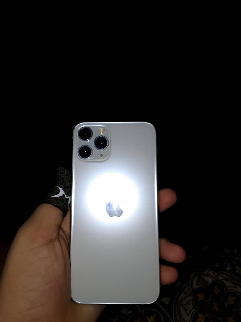 Apple iPhone 11 Pro 4