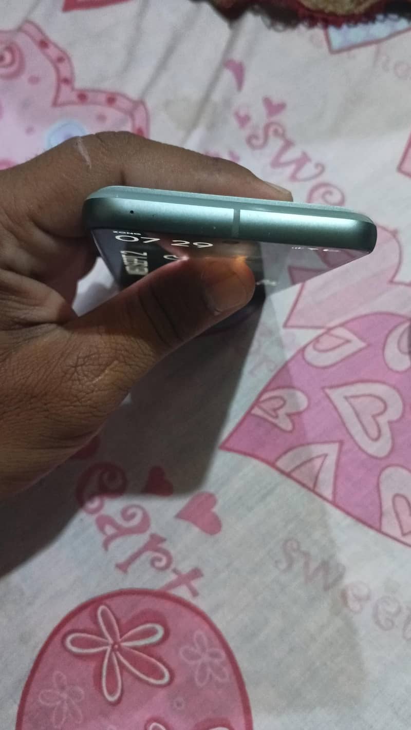 Google Pixel 8 4