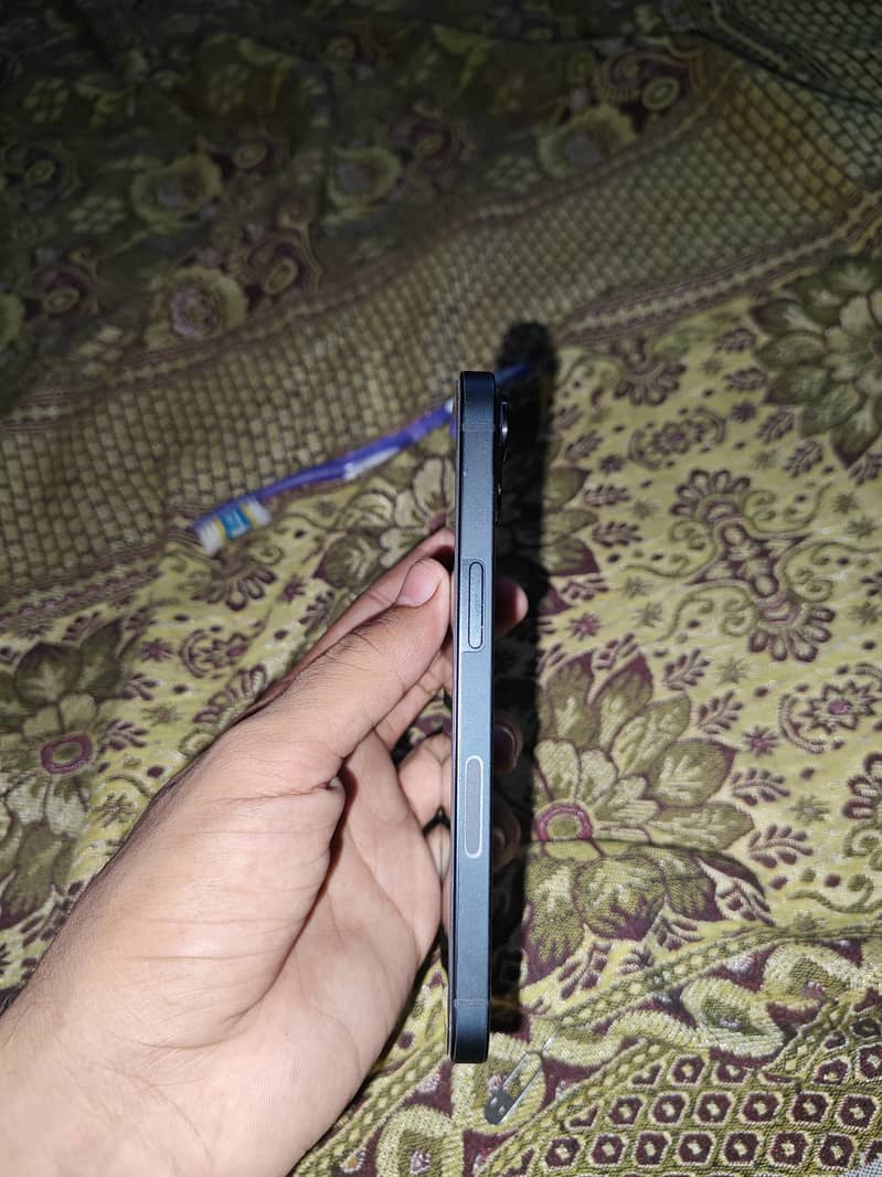 Apple iPhone 13 2
