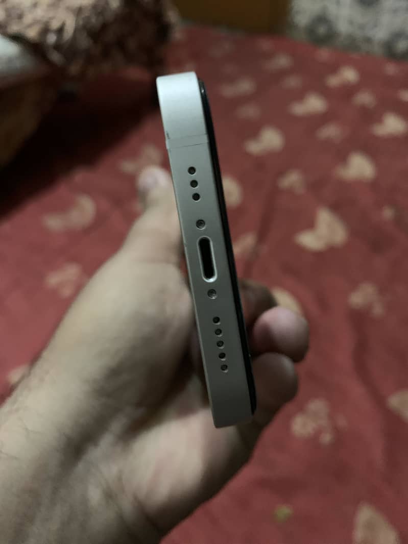 Apple iPhone 13 0