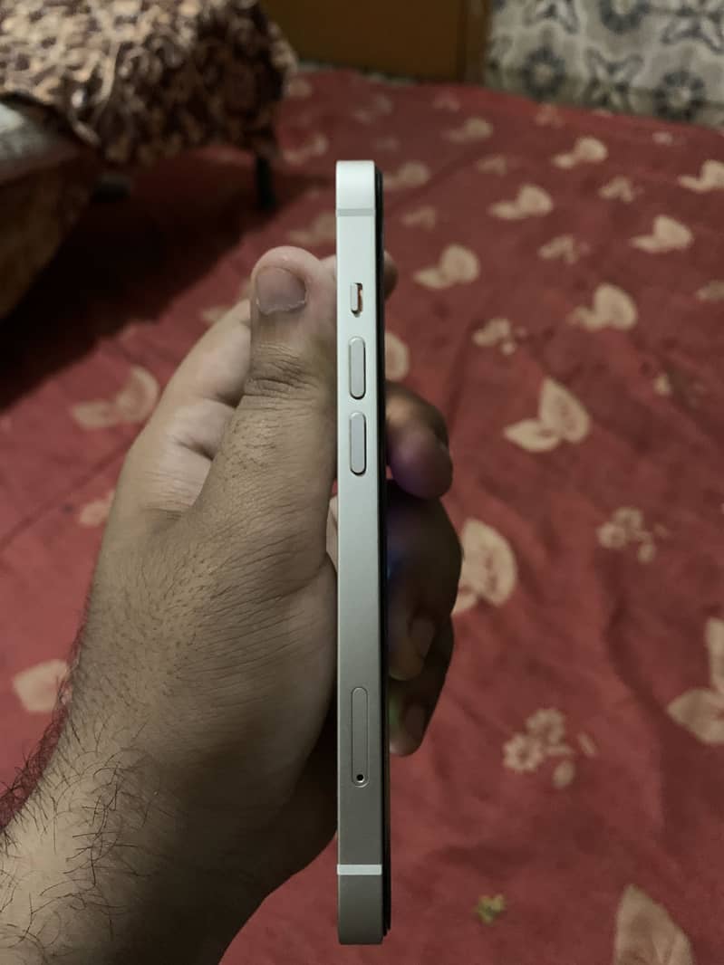 Apple iPhone 13 3