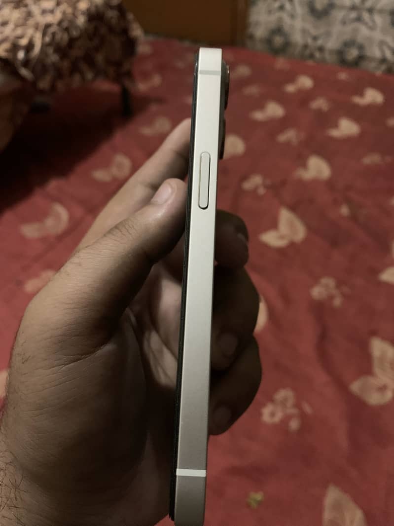 Apple iPhone 13 4