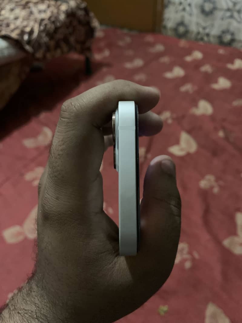 Apple iPhone 13 6