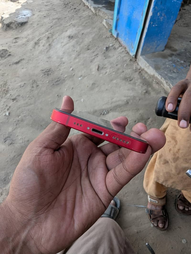 Apple iPhone 13 7