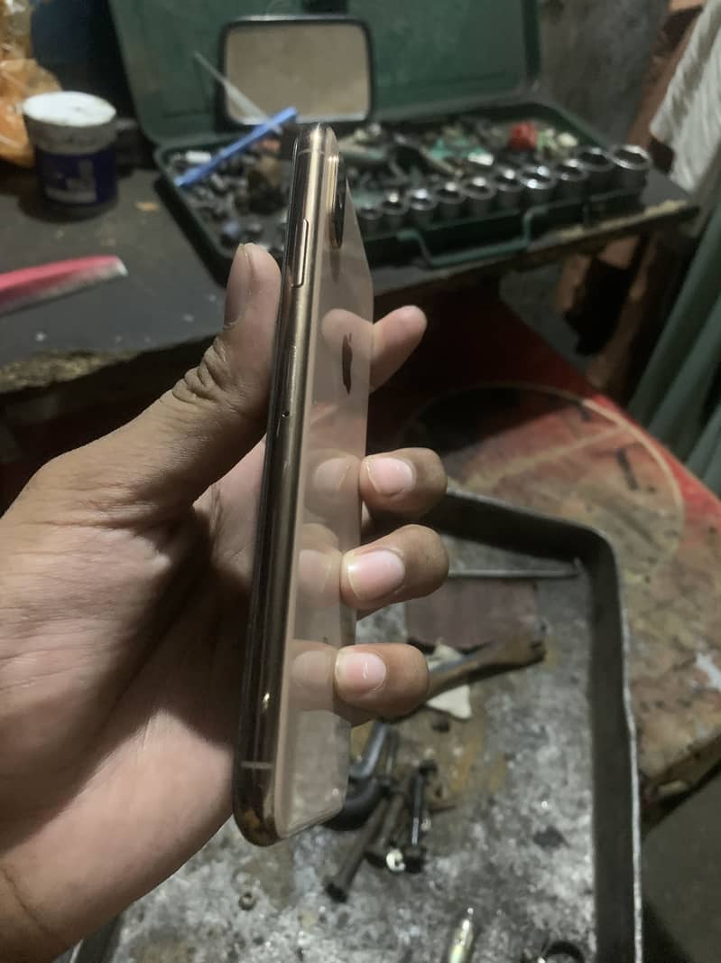Apple iPhone XS Max 2