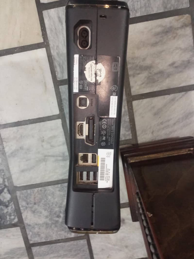 Xbox 360 with 2 wireless controller 2