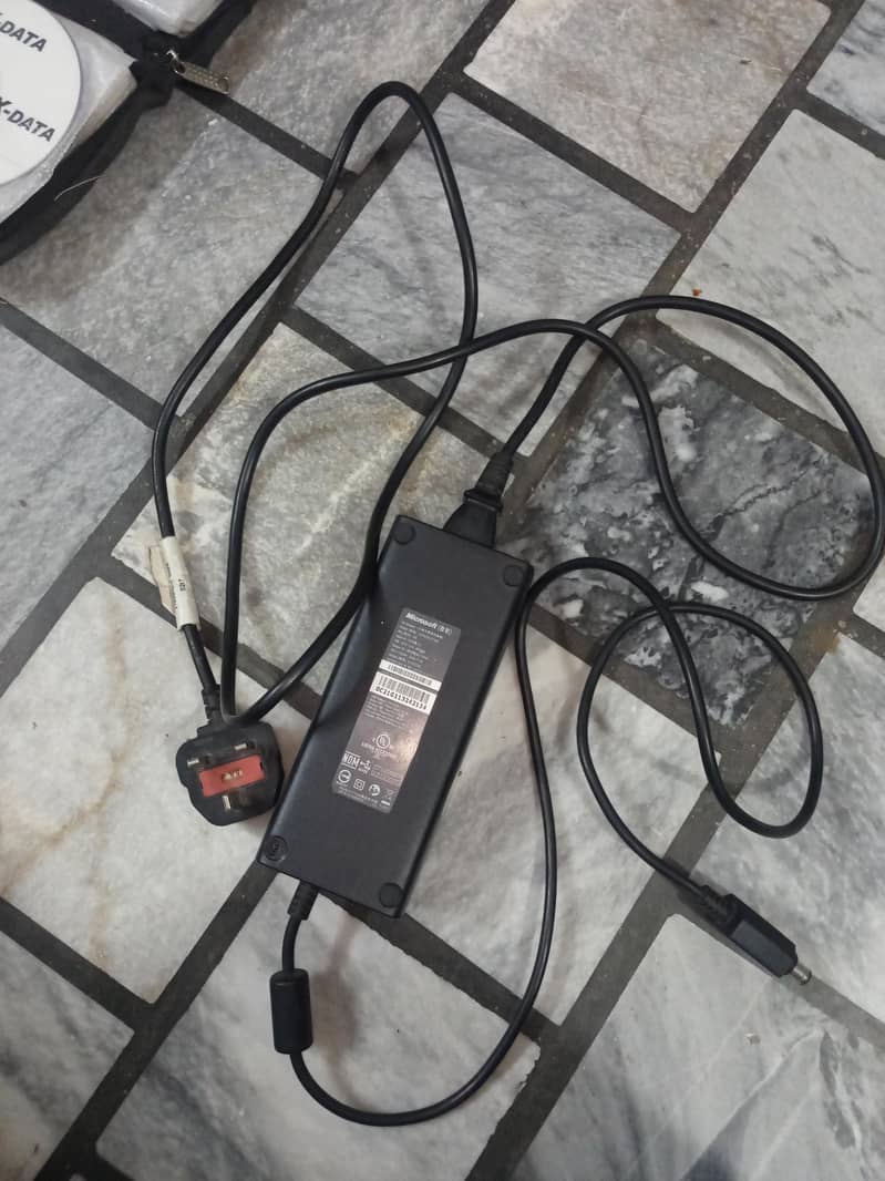 Xbox 360 with 2 wireless controller 12