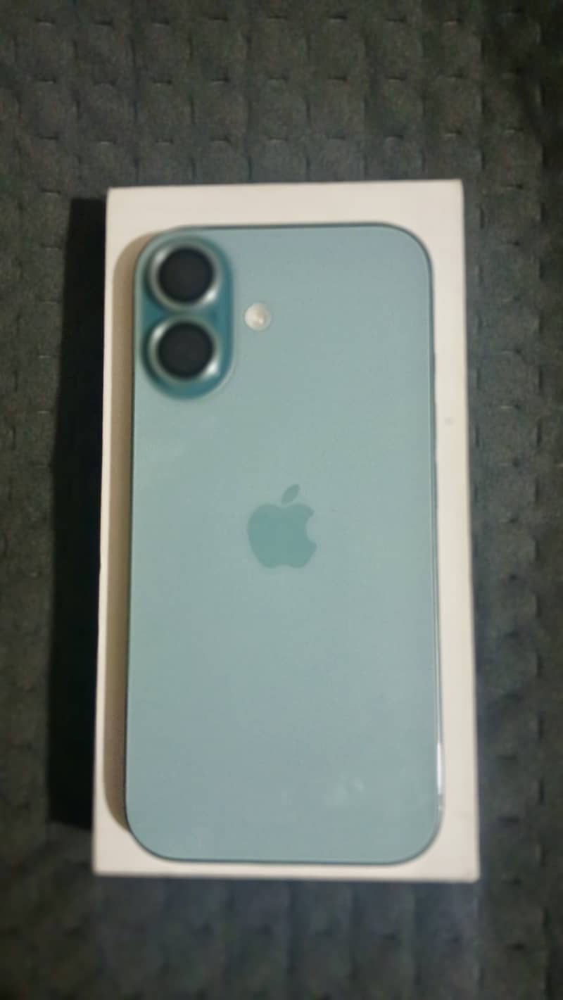 Apple iPhone 16 0