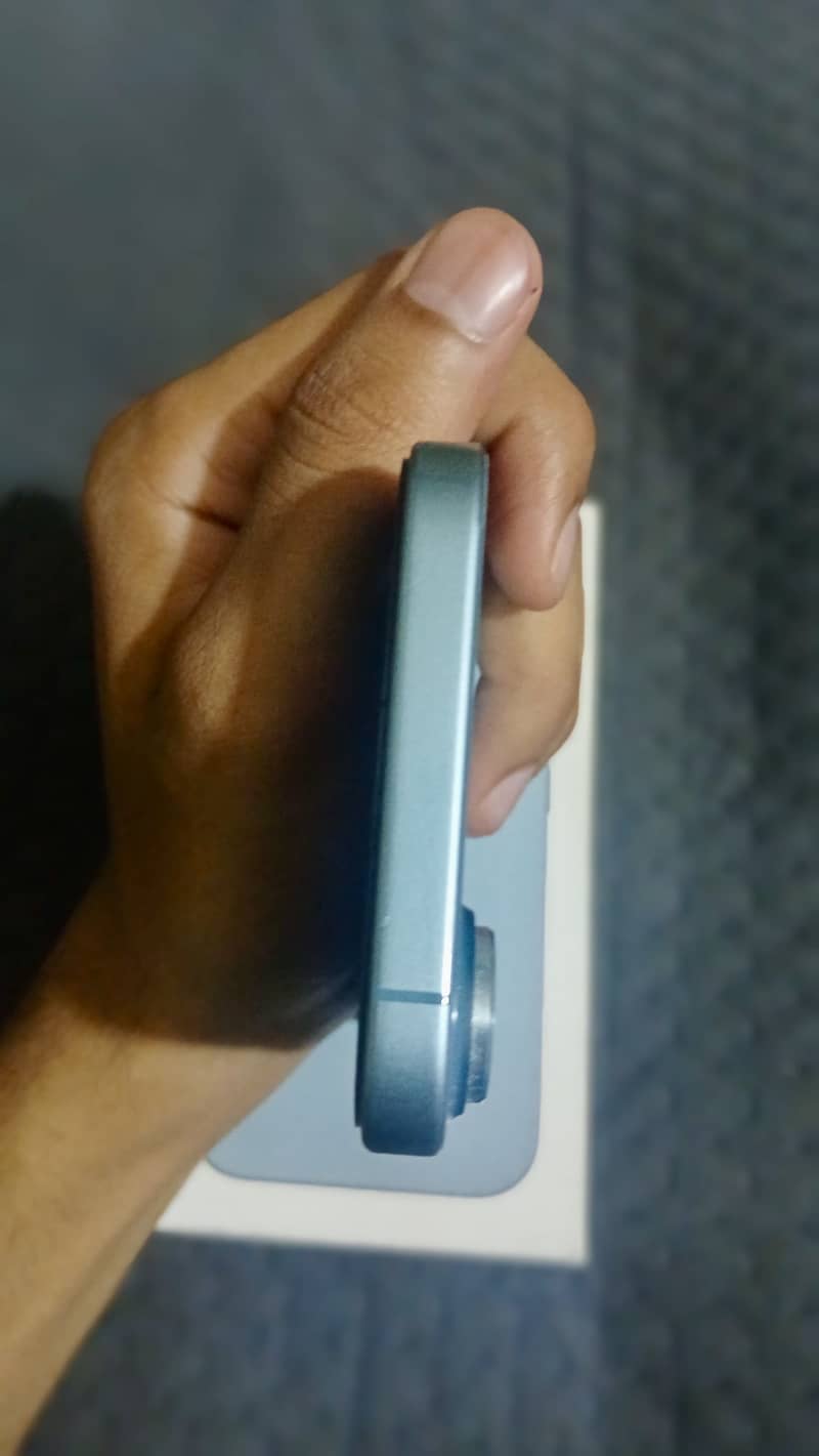 Apple iPhone 16 2