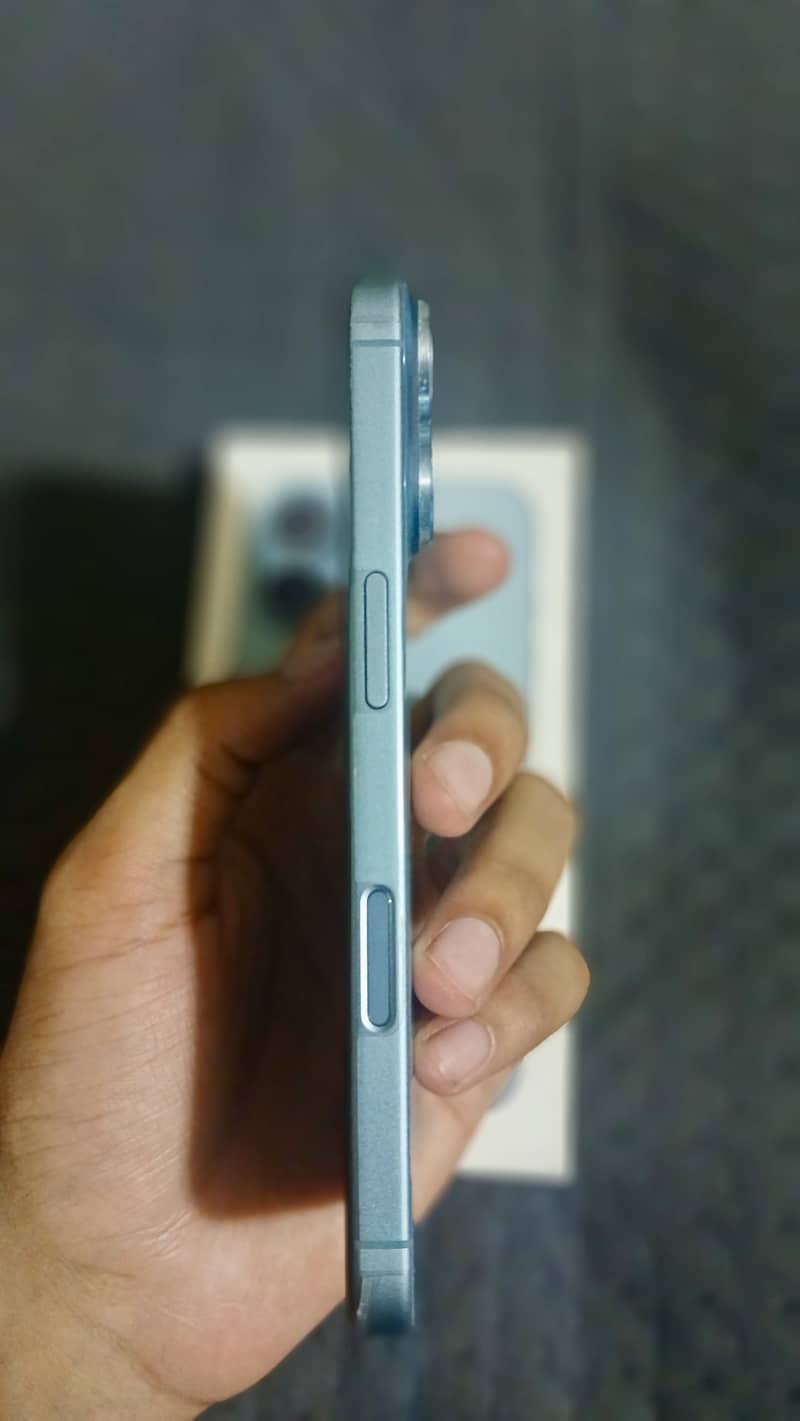 Apple iPhone 16 3