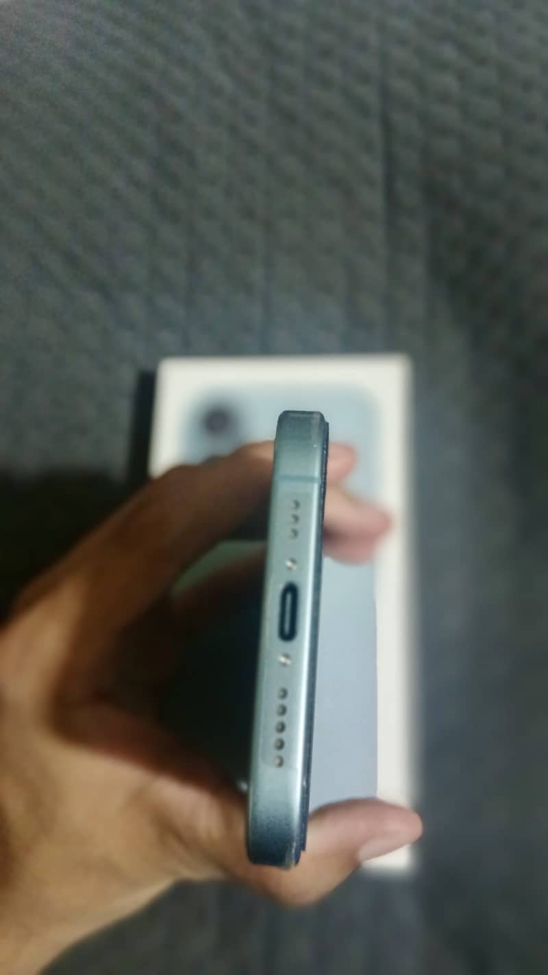Apple iPhone 16 4