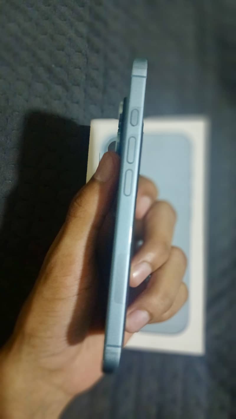 Apple iPhone 16 5