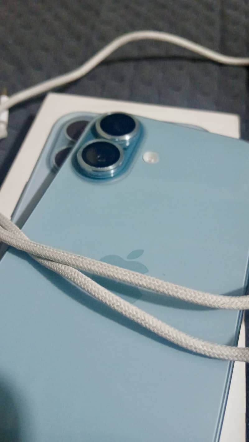 Apple iPhone 16 7