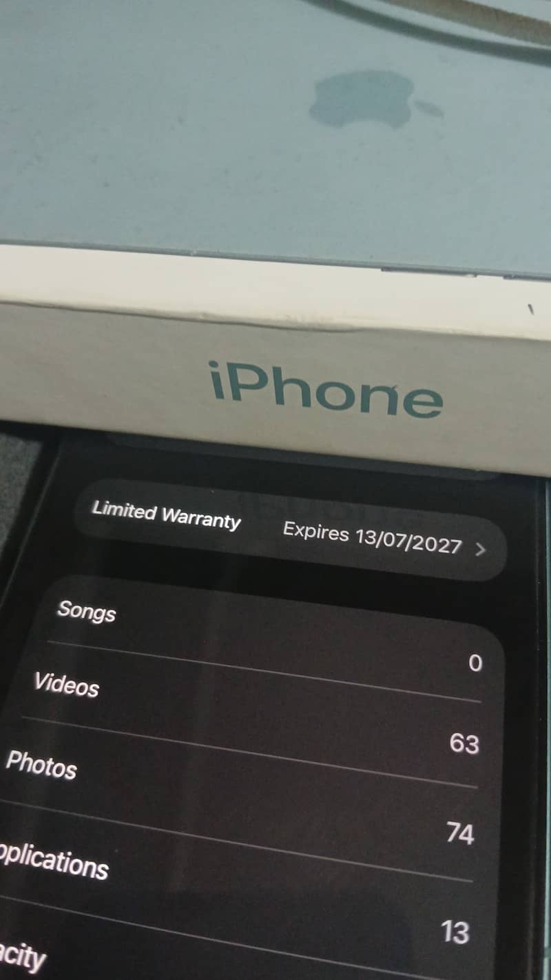 Apple iPhone 16 9