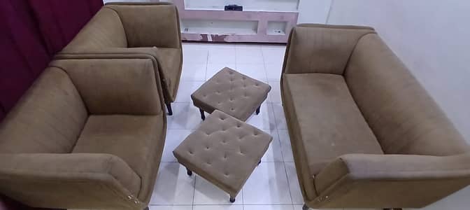 Elegant Beige Sofa Set + 2 Matching Ottomans –Good Condition (read ad