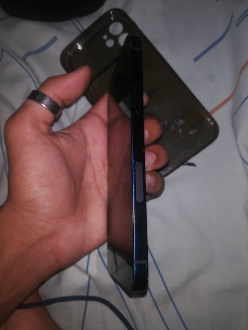 Apple iPhone 12 2