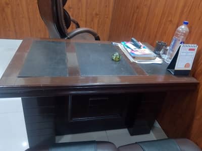 Office table 9/10 for sale in reasonable price
