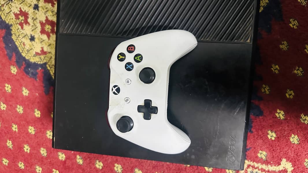 Xbox One with One S controller 4