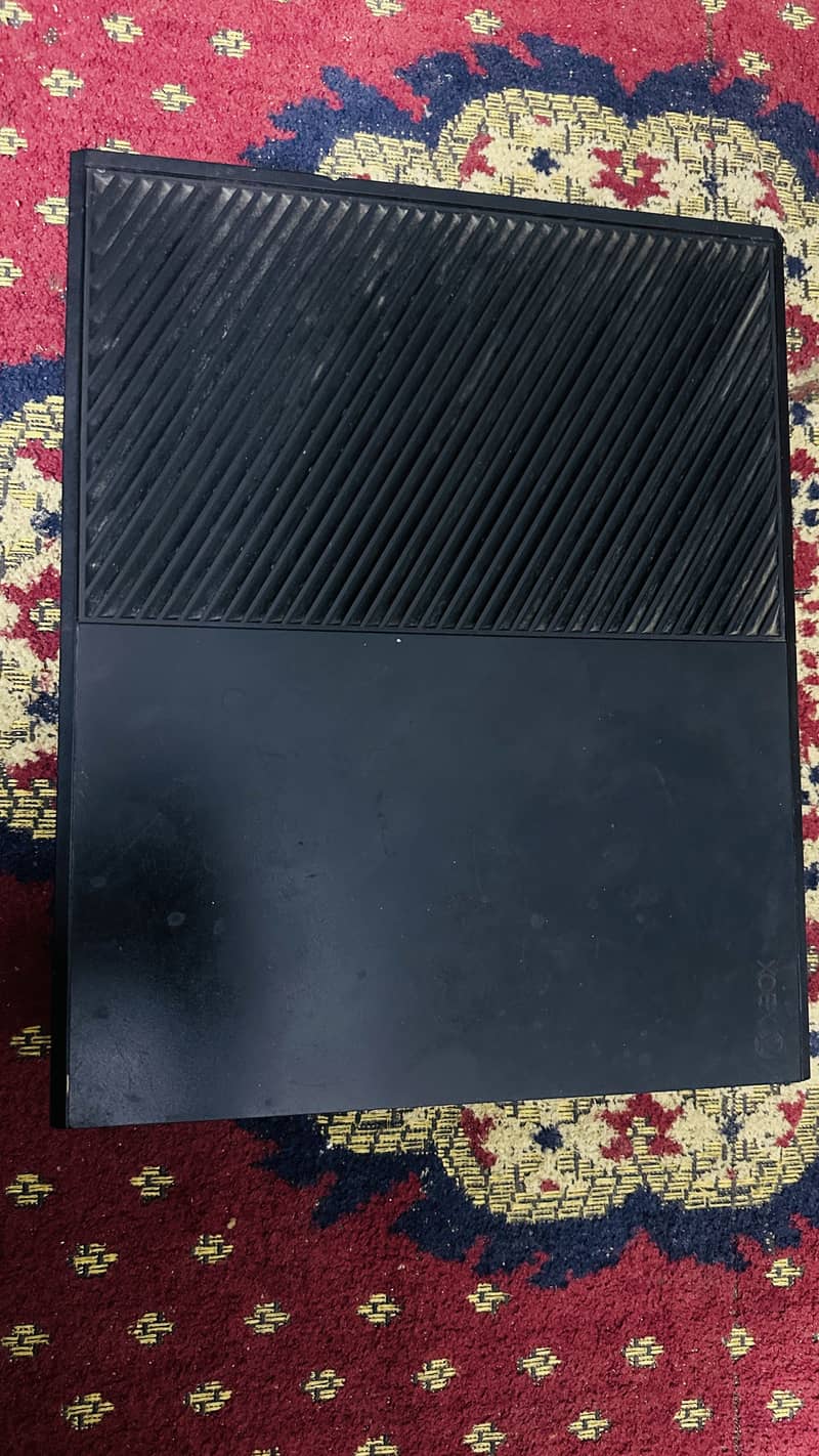 Xbox One with One S controller 9