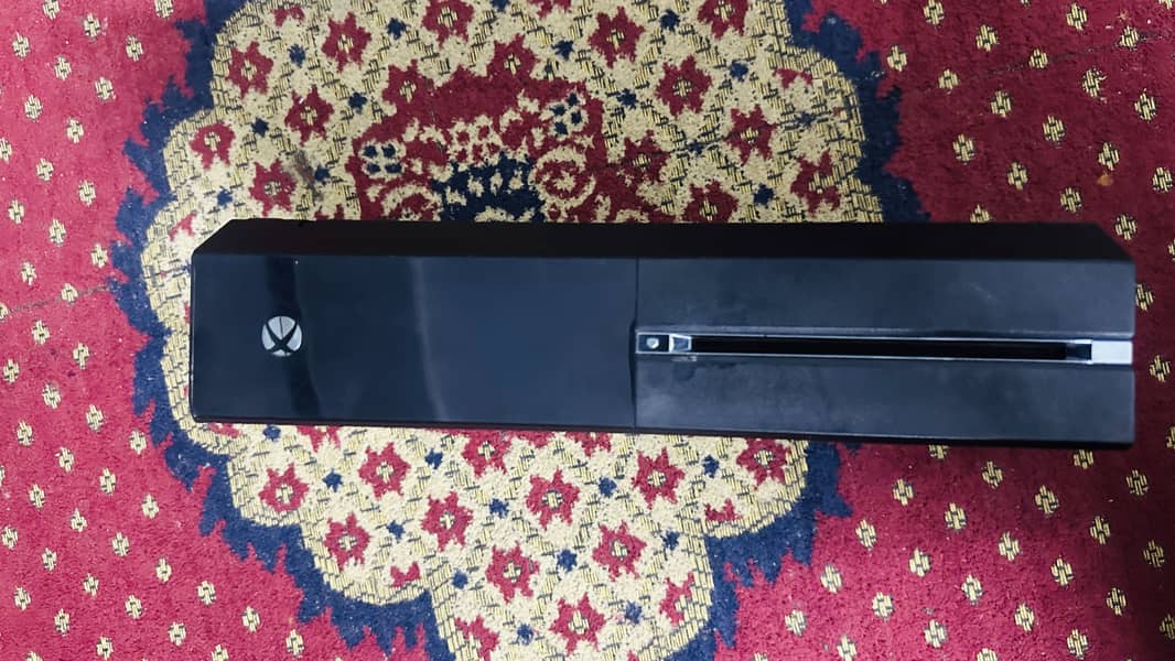 Xbox One with One S controller 13