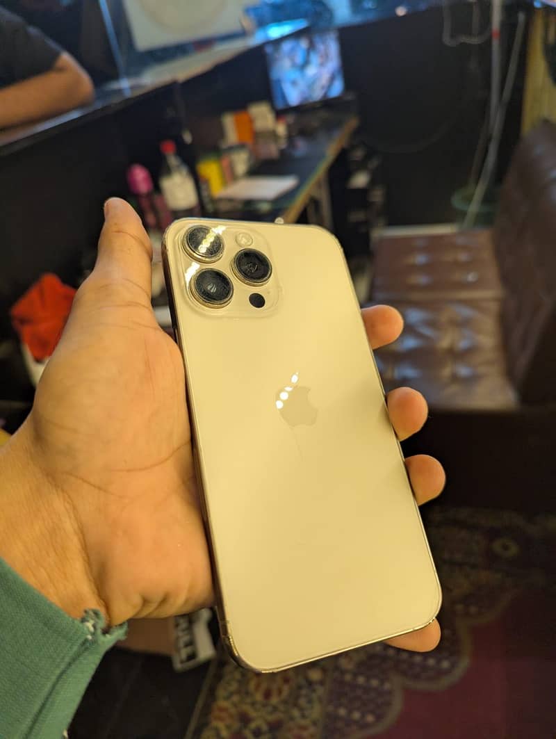 Apple iPhone 14 Pro Max 1