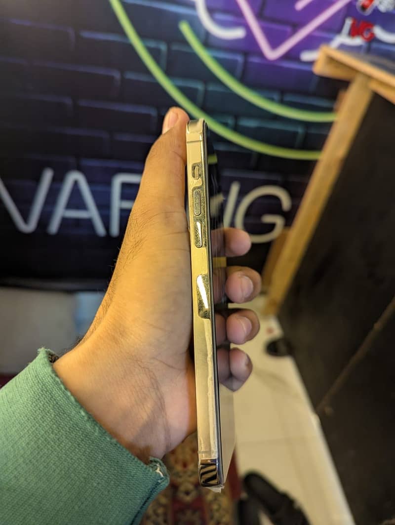 Apple iPhone 14 Pro Max 2