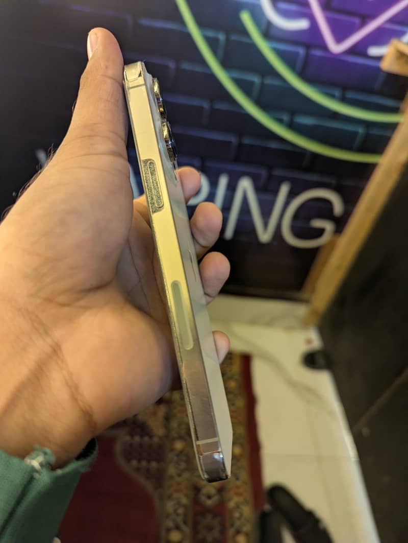 Apple iPhone 14 Pro Max 5