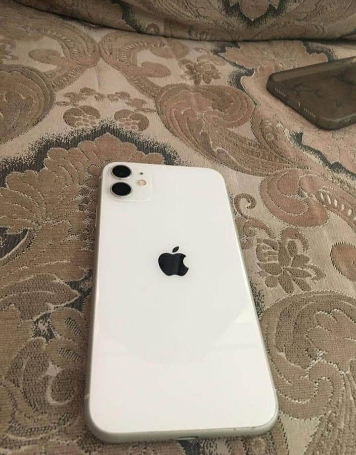 Apple iPhone 11 4