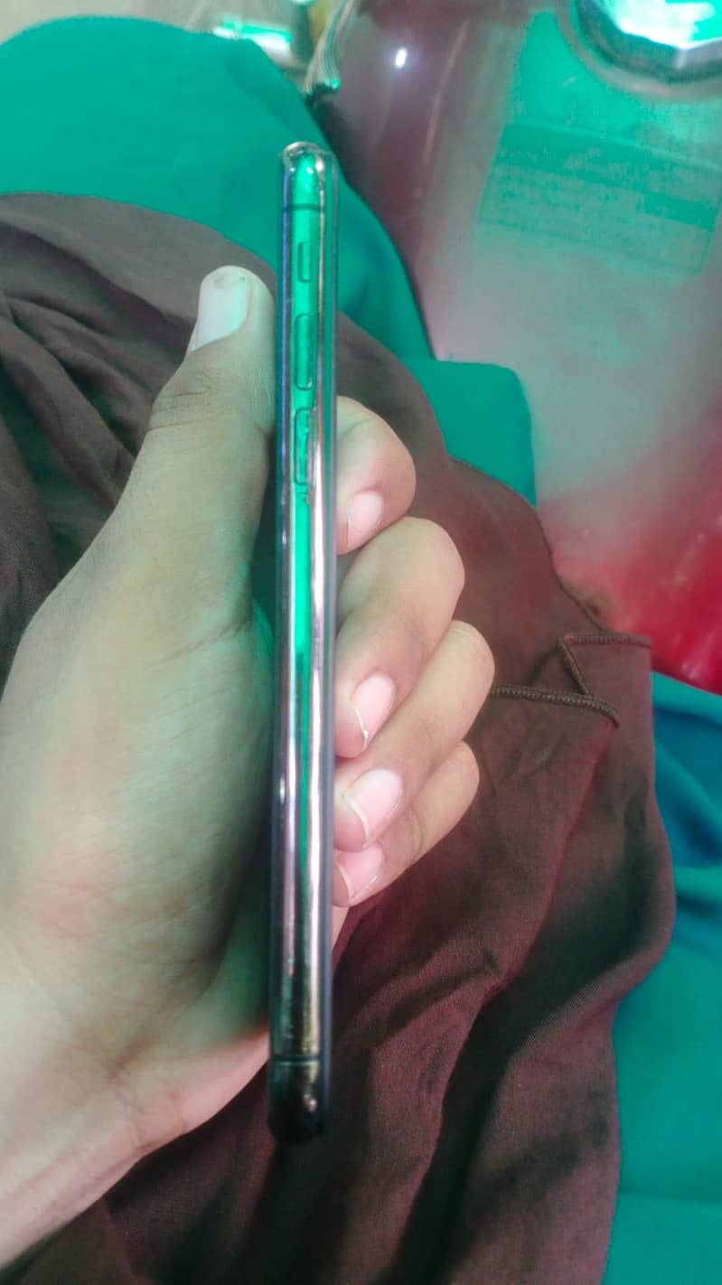 Apple iPhone X 3